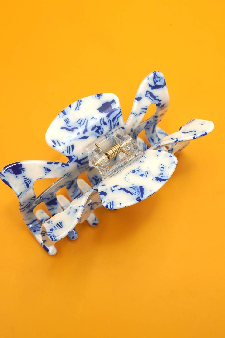 VINTAGE TOILE PATTERN HAIR CLAW CLIPS
