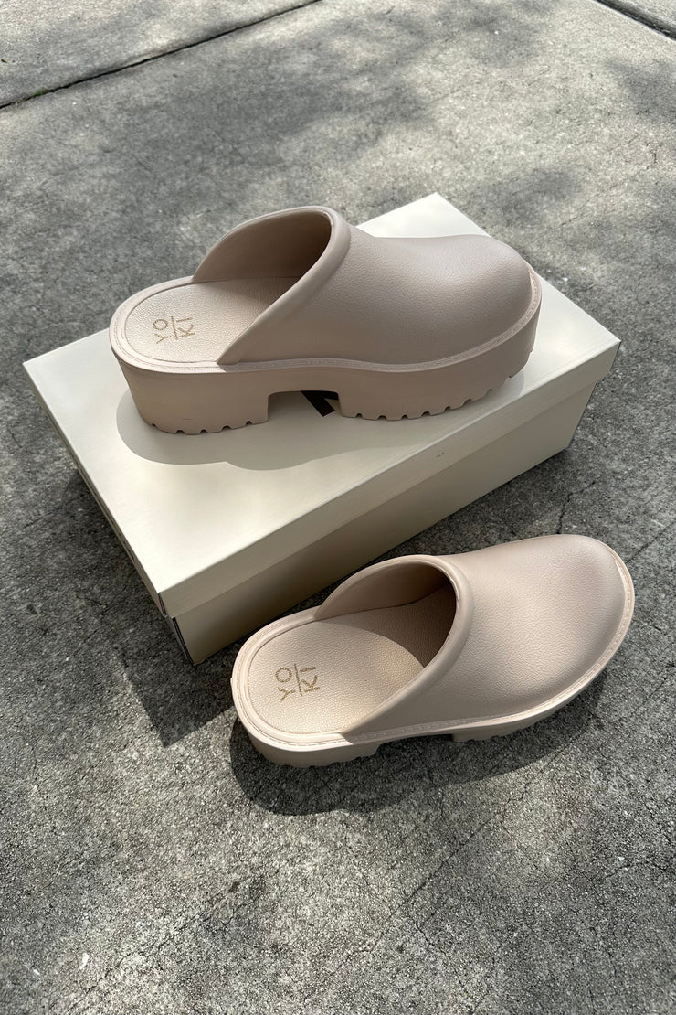 Macie Platform Clogs Nude