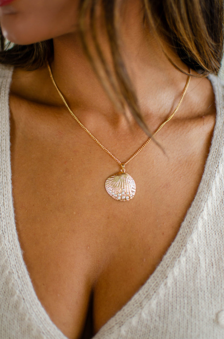 Pearl Seashell Pendant Necklace