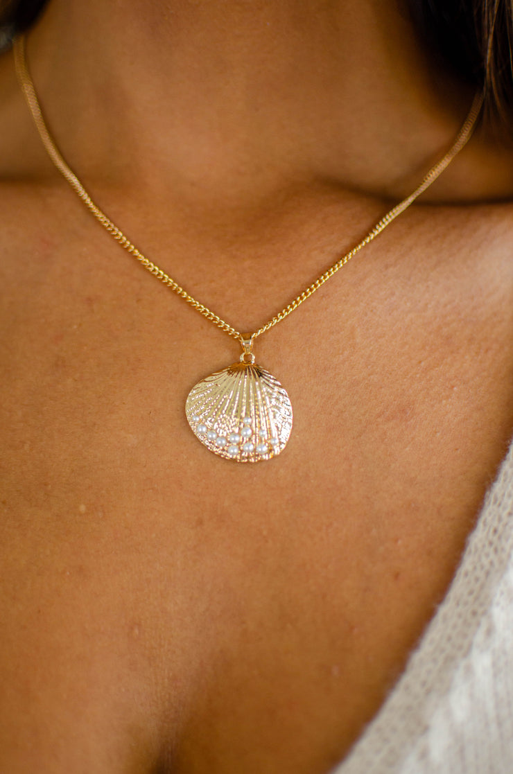 Pearl Seashell Pendant Necklace